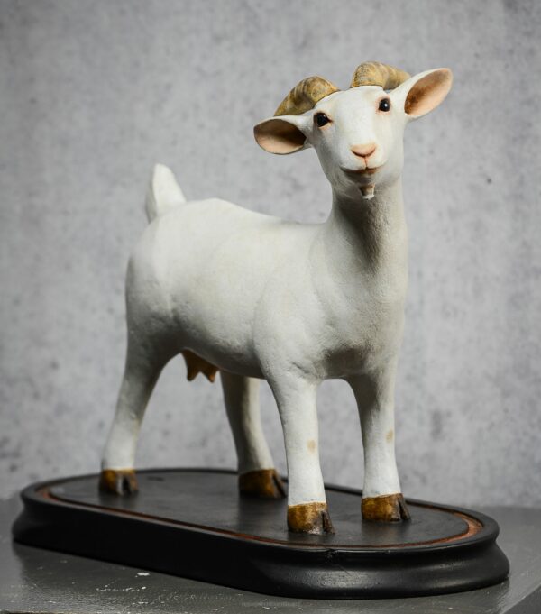 Biquette- Sculpture en papier de Mélanie Bourlon - 38 Le Avenières - Isère - Rhône-Alpes - France - Photo : Anthony Cottarel