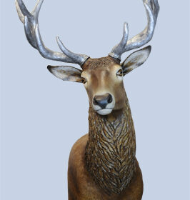 Trophée de Cerf argent- Sculpture en papier de Mélanie Bourlon - 38 Le Avenières - Isère - Rhône-Alpes - France - Photo : Anthony Cottarel