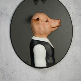 Cochon gentleman - Sculpture en papier de Mélanie Bourlon - 38 Le Avenières - Isère - Rhône-Alpes - France - Photo : Anthony Cottarel