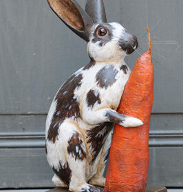 Lapin Carotte- Sculpture en papier de Mélanie Bourlon - 38 Le Avenières - Isère - Rhône-Alpes - France - Photo : Anthony Cottarel