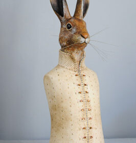 Lièvre gilet- Sculpture en papier de Mélanie Bourlon - 38 Le Avenières - Isère - Rhône-Alpes - France - Photo : Anthony Cottarel