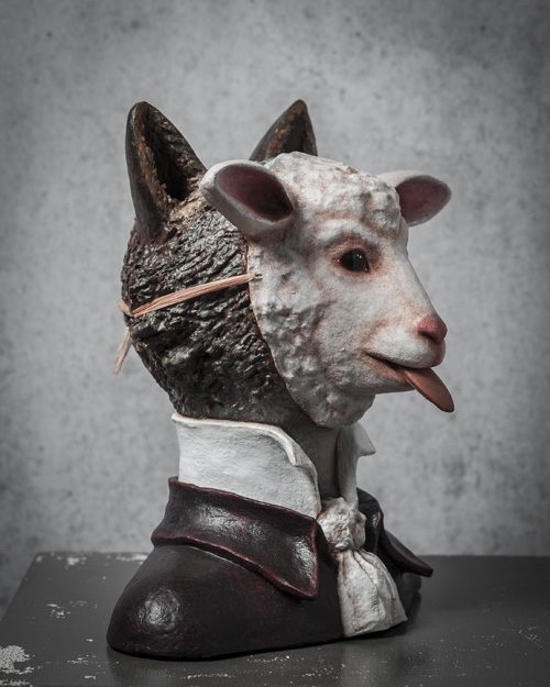 Masque Agneau loup- Sculpture en papier de Mélanie Bourlon - 38 Le Avenières - Isère - Rhône-Alpes - France - Photo : Anthony Cottarel