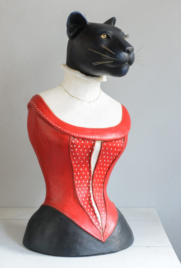 Panthère noire au corset rouge- Sculpture en papier de Mélanie Bourlon - 38 Le Avenières - Isère - Rhône-Alpes - France - Photo : Anthony Cottarel