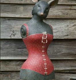 Mimi la Souris au corset- Sculpture en papier de Mélanie Bourlon - 38 Le Avenières - Isère - Rhône-Alpes - France - Photo : Anthony Cottarel