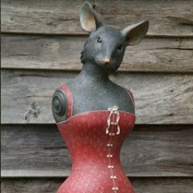 Mimi la Souris au corset- Sculpture en papier de Mélanie Bourlon - 38 Le Avenières - Isère - Rhône-Alpes - France - Photo : Anthony Cottarel