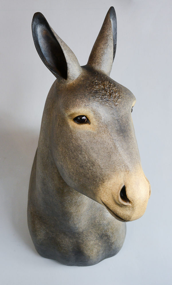 Trophée d'Âne gris - Sculpture en papier mâché de Mélanie Bourlon