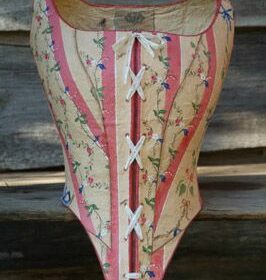 - Vestiaire - Sculpture en papier de Mélanie Bourlon - 38 Le Avenières - Isère - Rhône-Alpes - France - Photo : Anthony Cottarel