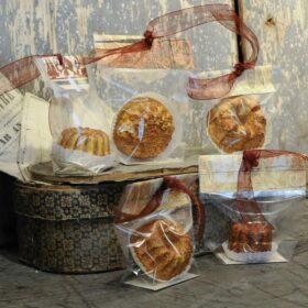 - Épicerie fine - Sculpture en papier de Mélanie Bourlon - 38 Le Avenières - Isère - Rhône-Alpes - France - Photo : Anthony Cottarel
