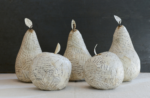 Pommes, poires papier manuscrit | Epicerie | Sculpture papier mâché |  Mélanie Bourlon