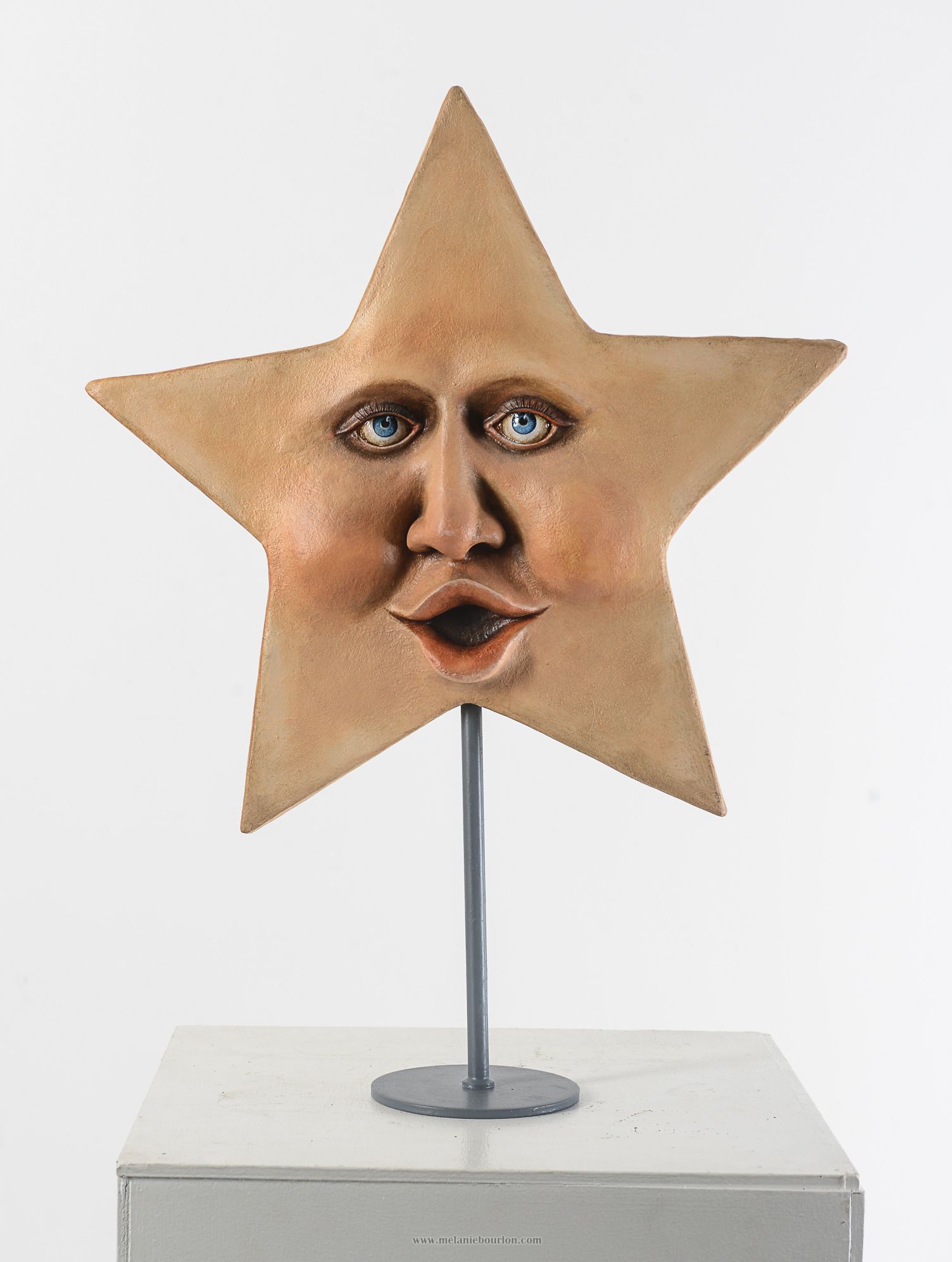 Tête dans les étoiles | Animaux | Sculpture en papier mâché | Mélanie  Bourlon