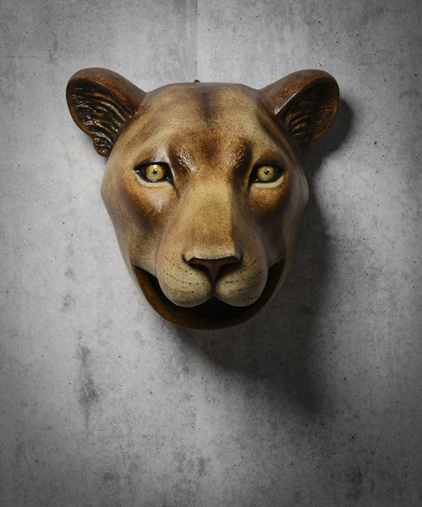 Garglionne, trophée tête de lionne en Papier Mâché, Mélanie Bourlon sculptures