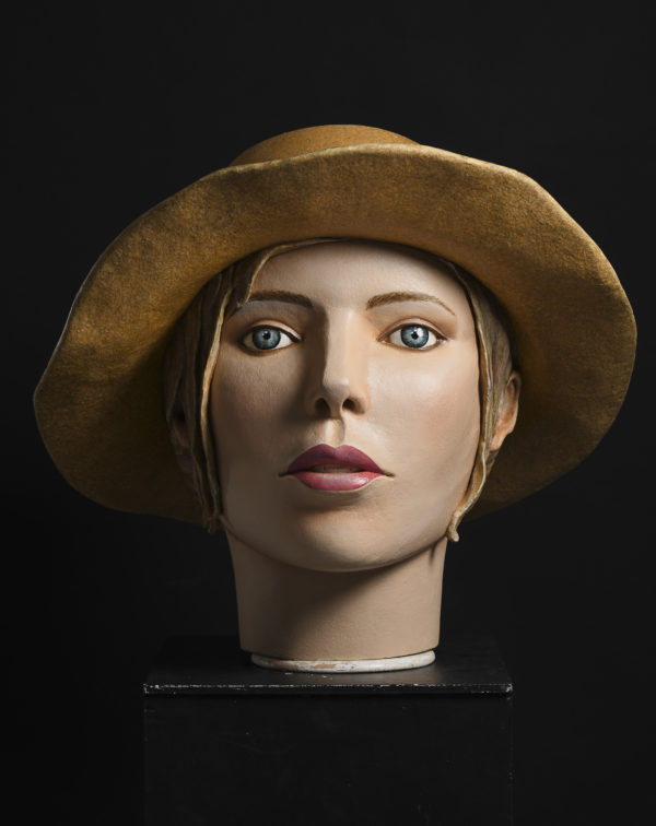 Tête de géante- visage -Melanie Bourlon sculptures papier mâché