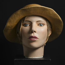 Tête de géante- visage -Melanie Bourlon sculptures papier mâché