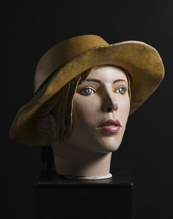 Tête de géante- visage -Melanie Bourlon sculptures papier mâché