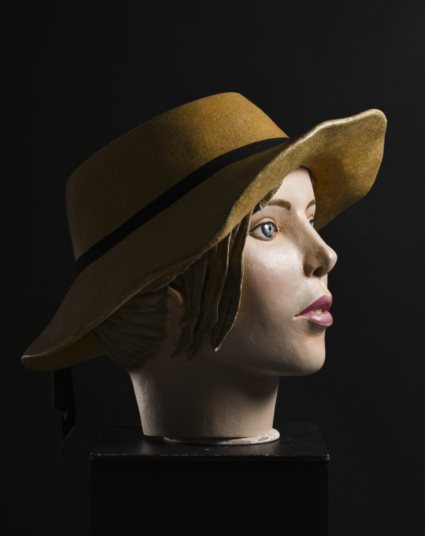 Tête de géante- visage -Melanie Bourlon sculptures papier mâché