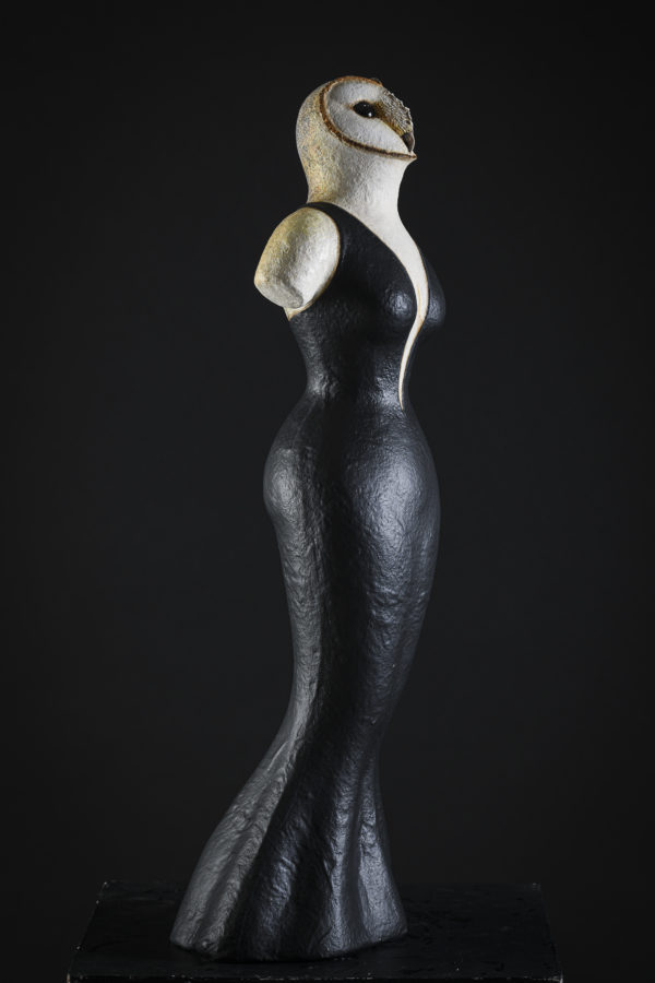 Zelda- chouette en robe lamée -Melanie Bourlon sculptures papier mâché