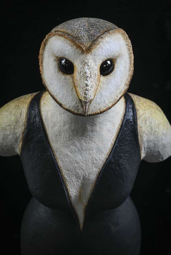Zelda- chouette en robe lamée -Melanie Bourlon sculptures papier mâché
