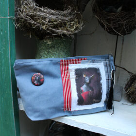 Pochette bleu clair - Souricette lignes rouges – M - Face
