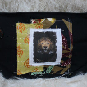 Pochette bleu jean foncé - Lion - Tissue jaune – L