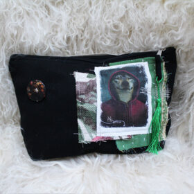 Pochette bleu jean foncé - Loup capuche rouge - Tissu vert – M