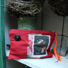 Pochette rouge Biche à la perle ruban orange