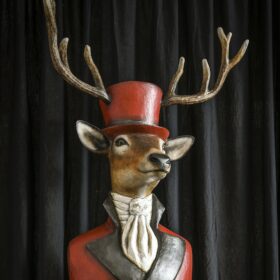 Cerf rouge - Sculpture en papier mâché de Mélanie Bourlon