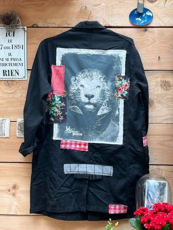 Veste 11 longue lion - Mélanie Bourlon Sculpture Papier Mâché 1