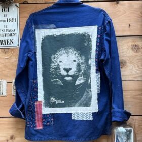 Veste 6 bleue lion - Mélanie Bourlon Sculpture Papier Mâché 3