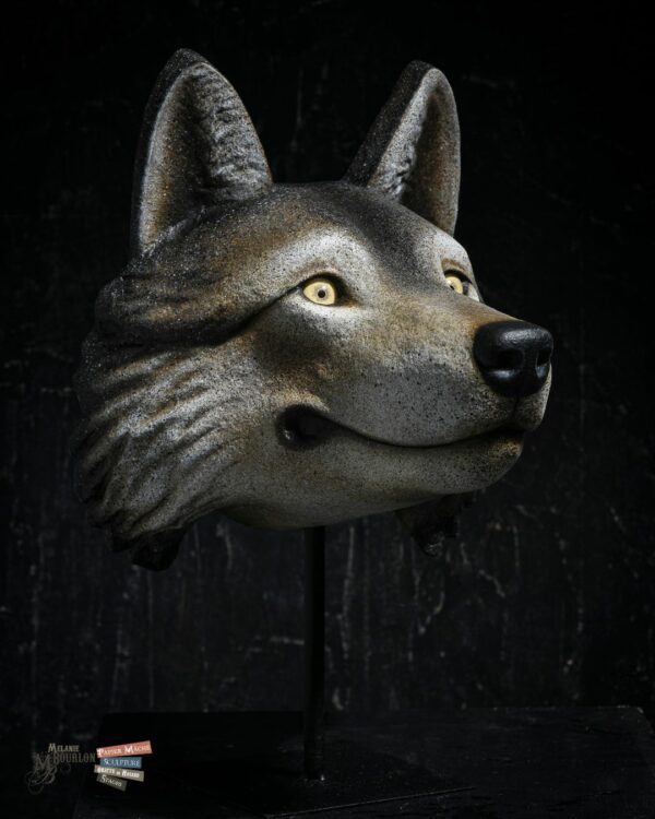 Melanie Bourlon masque de loup en papier mâché