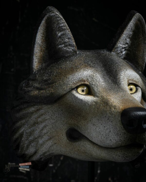 Melanie Bourlon masque de loup en cartapesta
