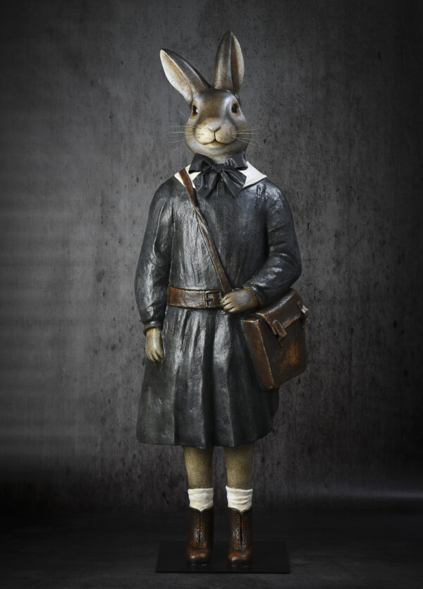 Mélanie Bourlon sculpture de lapin écolier en papier mâché