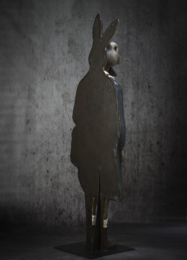 Mélanie Bourlon sculpture de lapin écolier en papier mâché