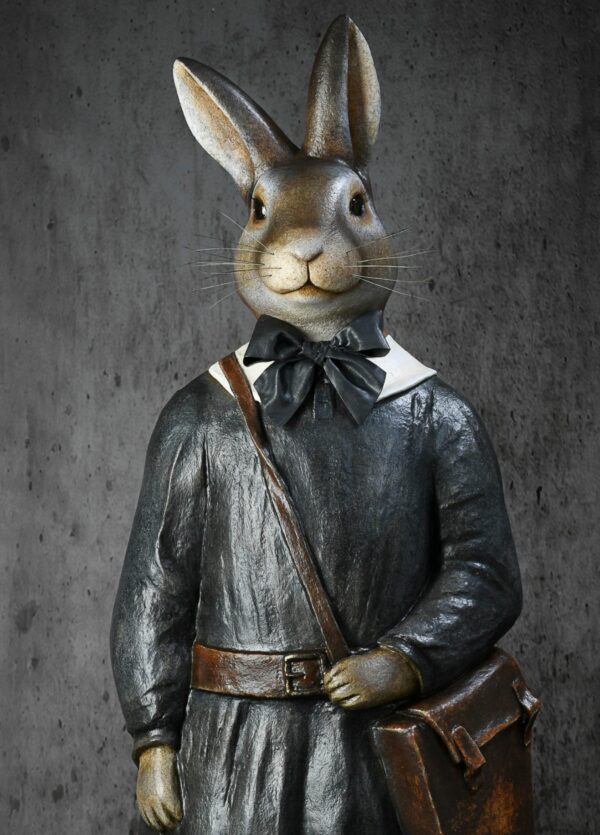 Mélanie Bourlon sculpture de lapin écolier en papier mâché