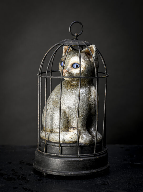 Loup à la lavalliere en papier mâché sculpture de Melanie Bourlon