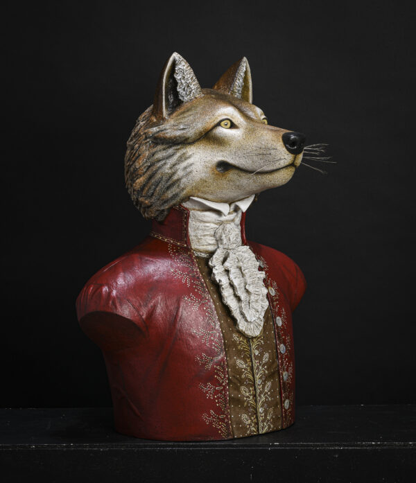 Loup à la lavalliere en papier mâché sculpture de Melanie Bourlon