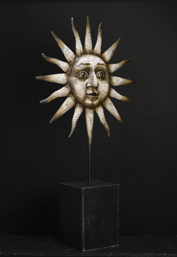 Lune et Soleil papier mâché sculpture de Melanie Bourlon