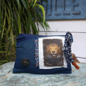 Pochette bleu sombre Lion -T033-S melanie bourlon