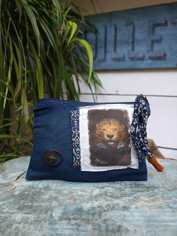 Pochette bleu sombre Lion -T033-S melanie bourlon