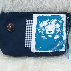 Trousse bleue sombre lion T030 M melanie bourlon