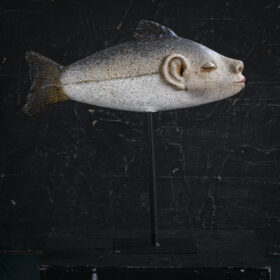 Comme un poisson dans l’eau 6 en papier mâché sculpture de Melanie Bourlon